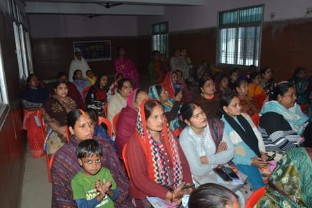 मनकामेश्वर वार्ड स्थित लंबेश्वर पार्क सामुदायिक केंद्र में अमर उजाला अपराजिता के तहत विश्व कैंस