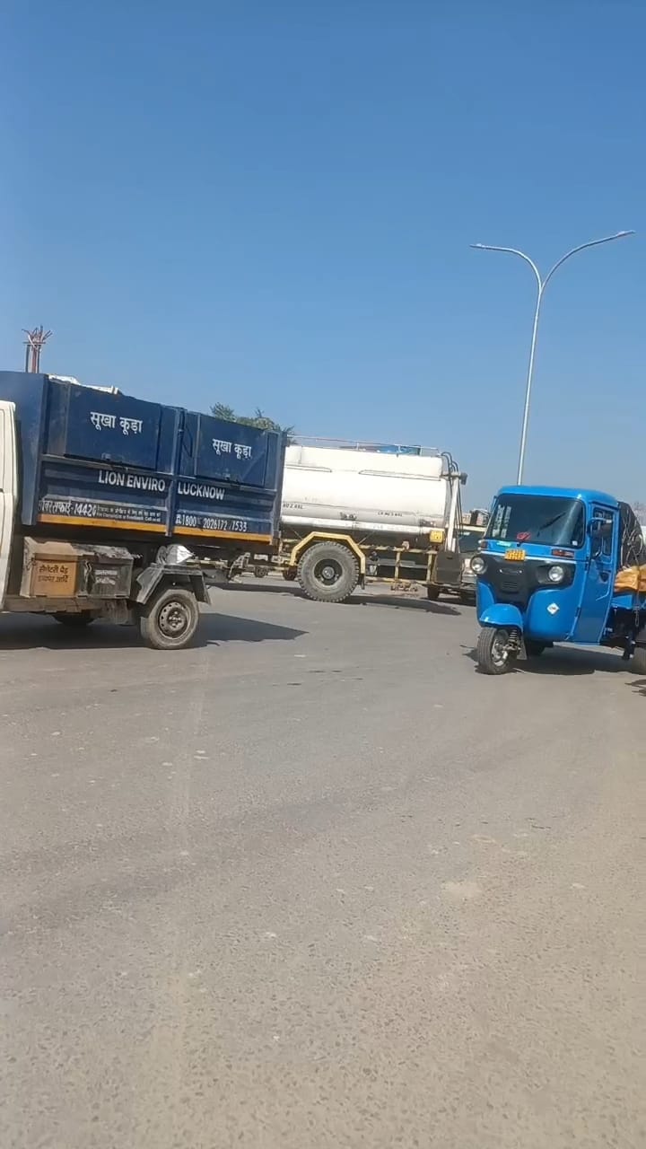 नादरगंज में बंद किया गया रास्ता।