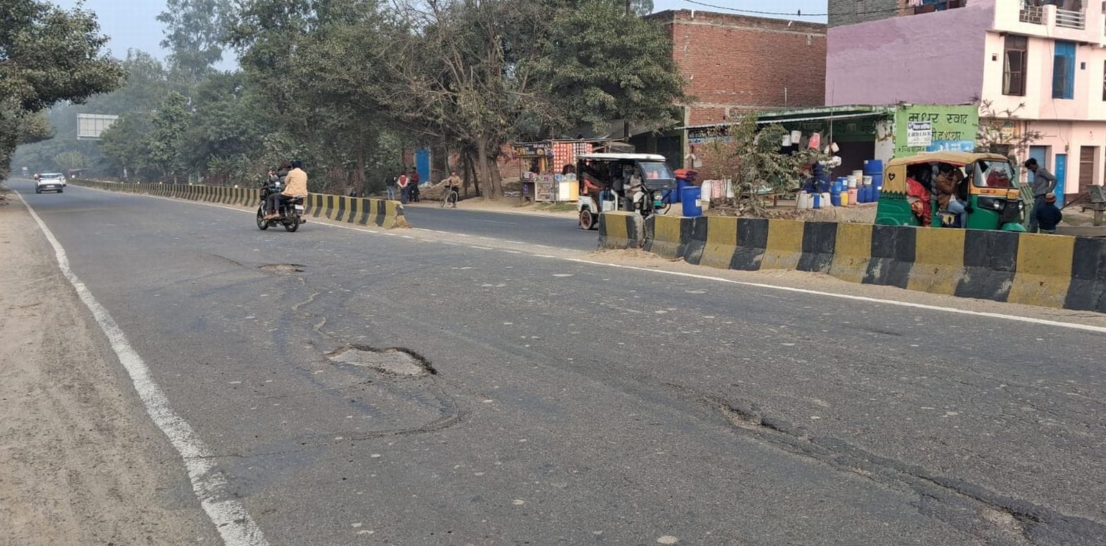 स्टेट एमएफ हाईवे पर रहेड़िया के पास क्रिटिकल ब्लैक स्पॉट। स्टेट एमएफ हाईवे पर रहेड़िया के पास क्रिटिकल ब्लैक स्पॉट।