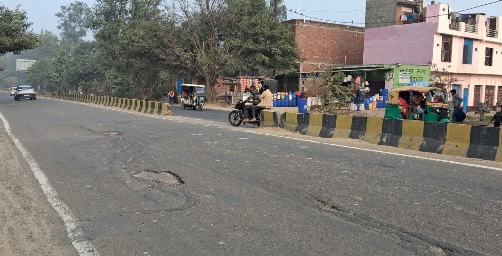 स्टेट एमएफ हाईवे पर रहेड़िया के पास क्रिटिकल ब्लैक स्पॉट। स्टेट एमएफ हाईवे पर रहेड़िया के पास क्रिटिकल ब्लैक स्पॉट।