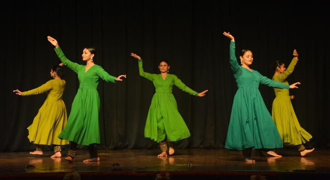 कलामंडपम सभागार में दो दिवसीय समारोह का हुआ समापन। कलामंडपम सभागार में दो दिवसीय समारोह का हुआ समापन।