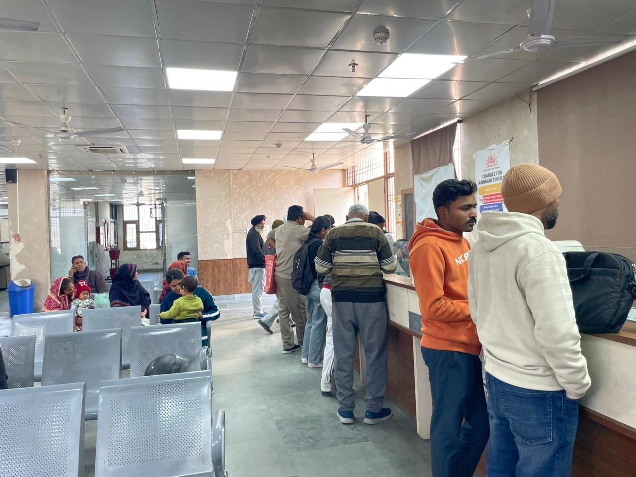 कुरुक्षेत्र। तहसील कार्यालय में खाली पड़ी कुर्सीयां। संवाद