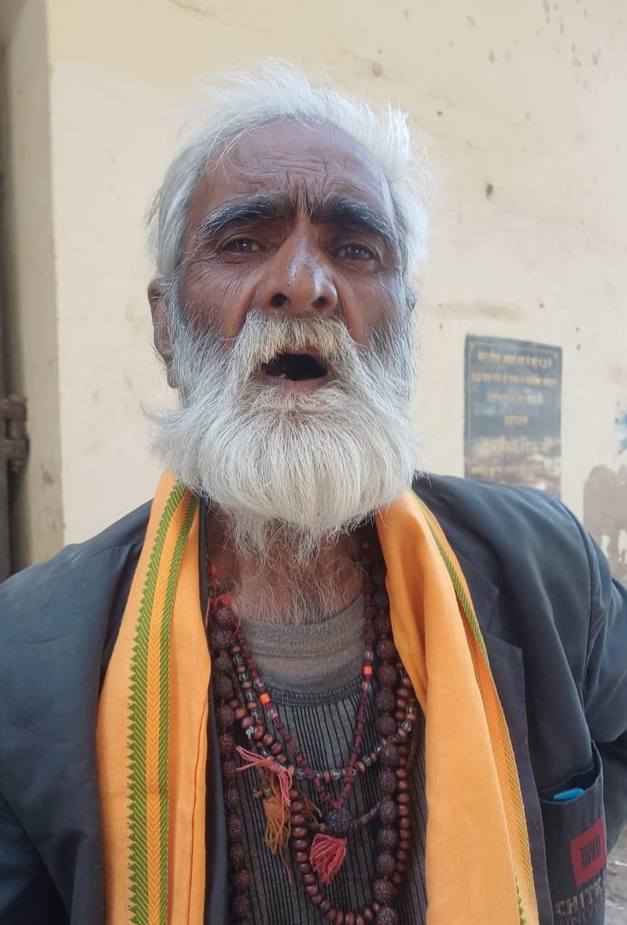 नन्हेडा ओवर ब्रिज पर पैदल जाने के लिए छोड़ा गया रास्ता। संवाद