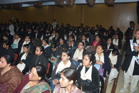 नेशनल पीजी. कॉलेज के इतिहास विभाग की ओर से संगोष्ठी हुई। 