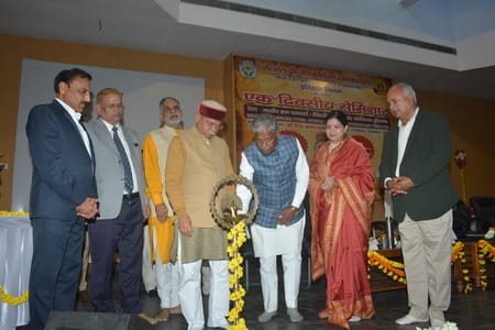 नेशनल पीजी. कॉलेज के इतिहास विभाग की ओर से संगोष्ठी हुई। 