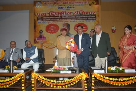 नेशनल पीजी. कॉलेज के इतिहास विभाग की ओर से संगोष्ठी हुई। 