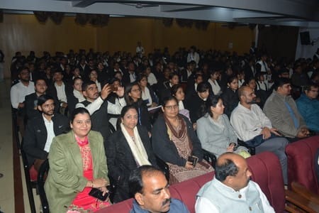 नेशनल पीजी. कॉलेज के इतिहास विभाग की ओर से संगोष्ठी हुई। 