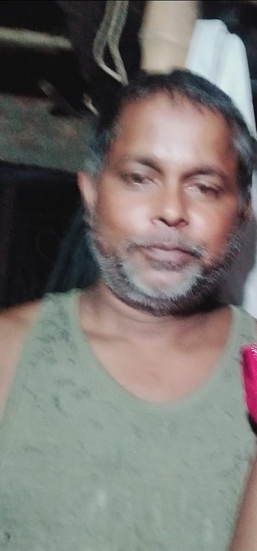 युवक की मौत के बाद धनघटा थाने का घेराव करती महिलाएं-संवाद युवक की मौत के बाद धनघटा थाने का घेराव करती महिलाएं-संवाद