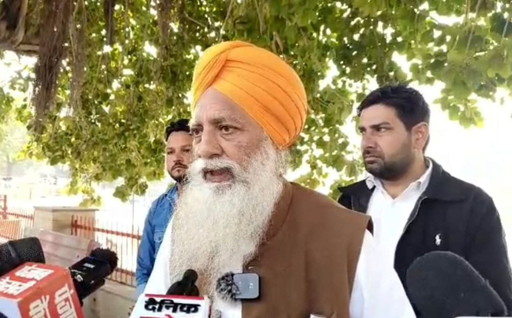 06जेएनडी40-रानी तालाब पर हुई जनसभा में मौजूद किसान। संवाद