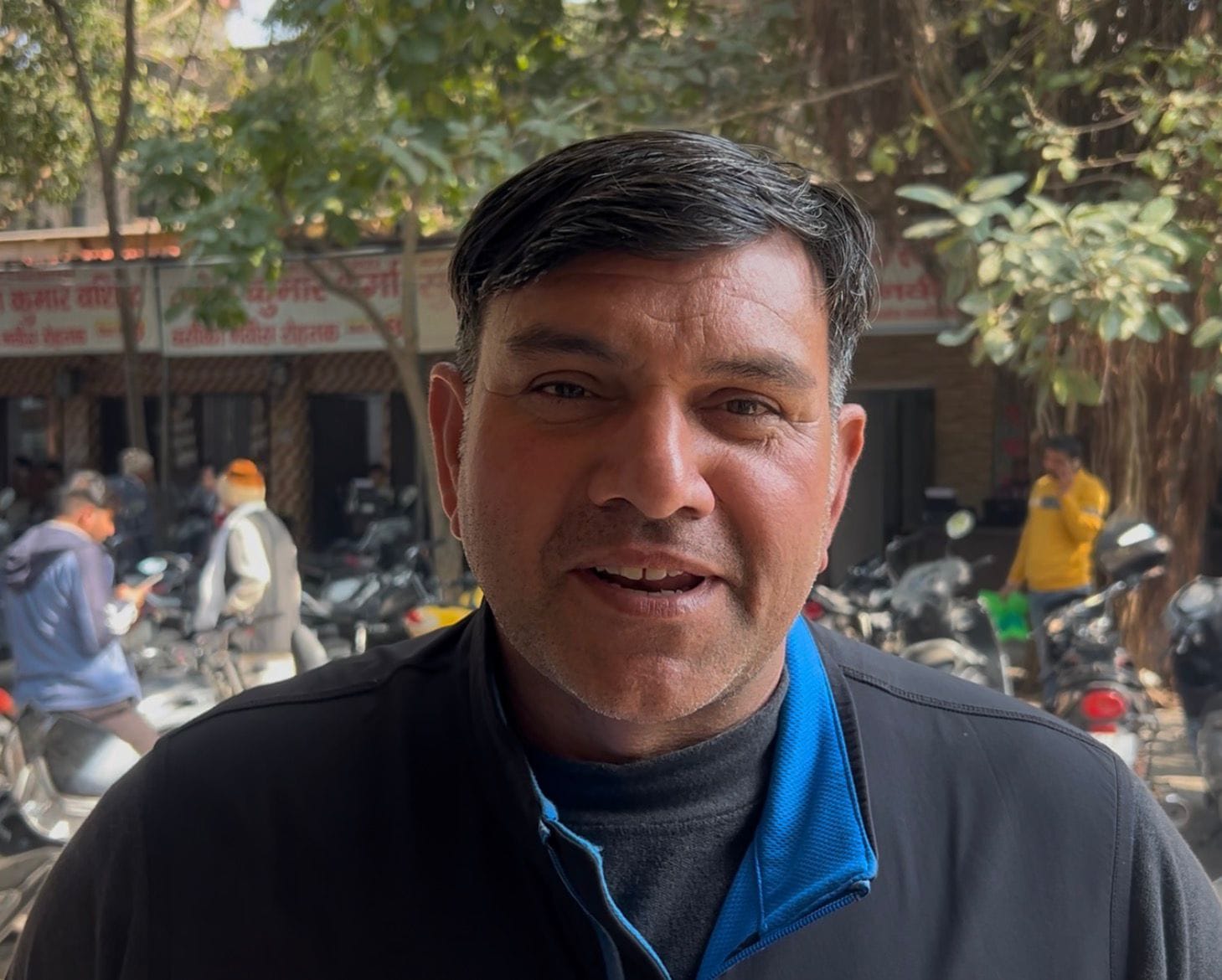 28-रोहतक के तहसील कार्यालय में काम करवाते नागरिक। संवाद