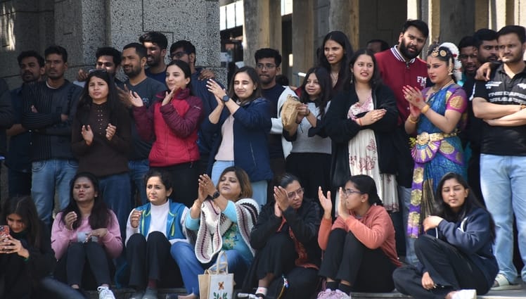 आईआईएम में मैनफेस्ट-वर्चस्व की शुरुआत उमंग और उत्साह के साथ हुई।