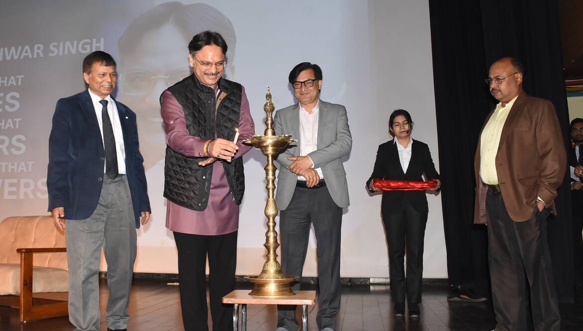 आईआईएम में मैनफेस्ट-वर्चस्व की शुरुआत उमंग और उत्साह के साथ हुई।