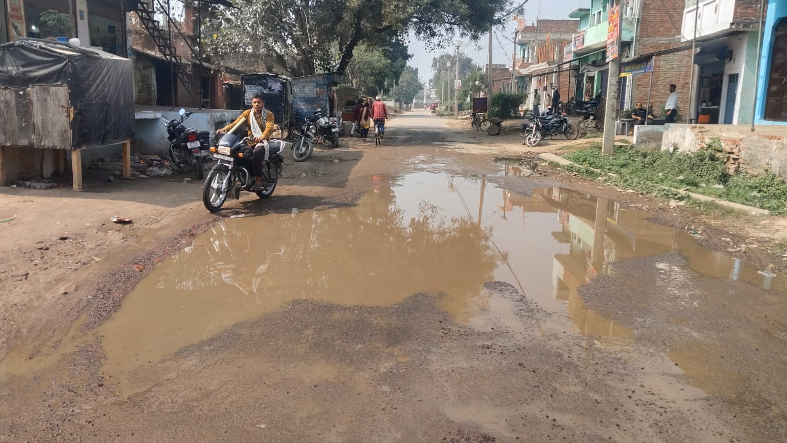 छोटेलाल, स्थानीय निवासी