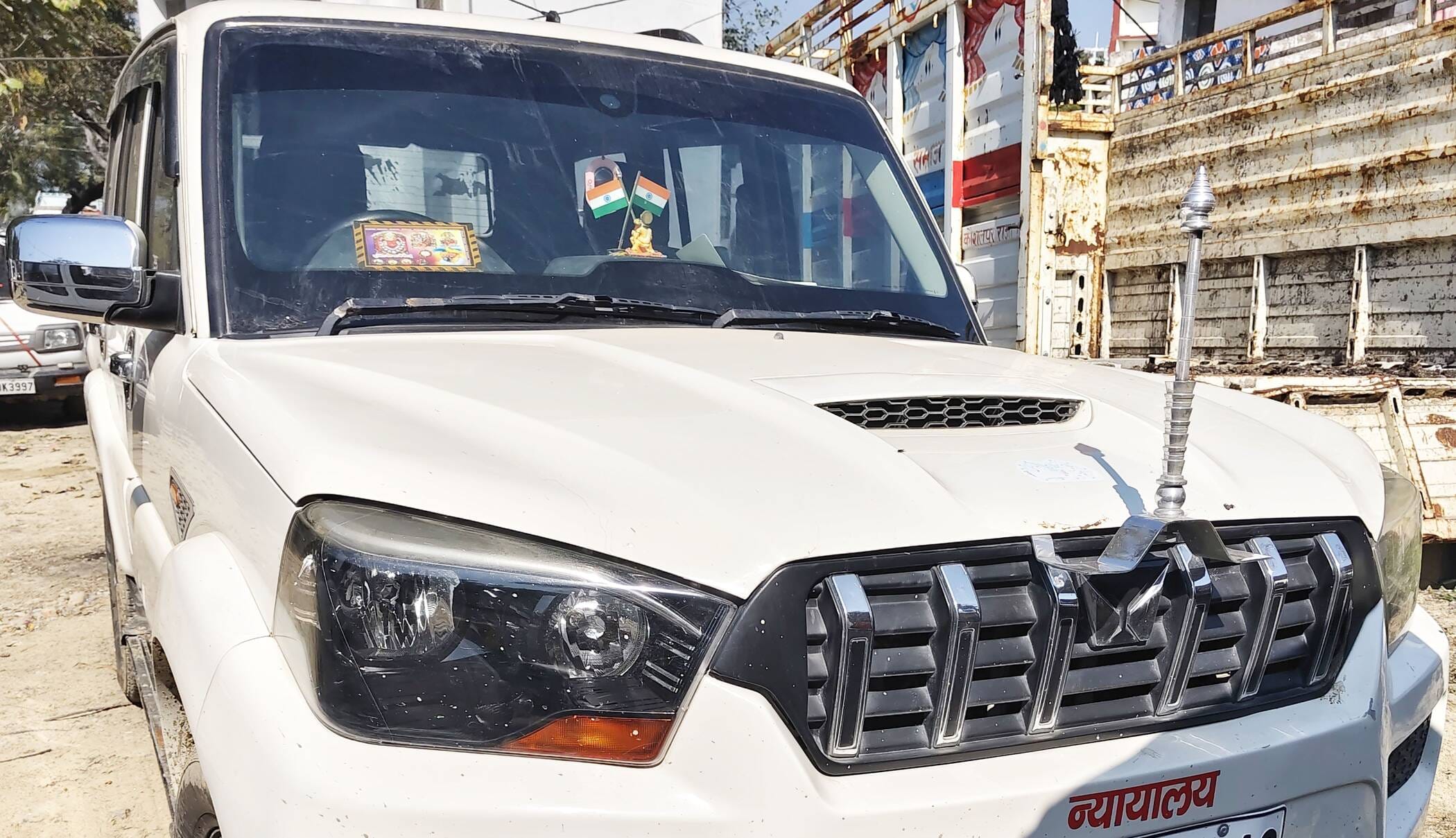 फोटो-06-गांजे के साथ पकड़े गए आरोपी। स्रोत पुलिस