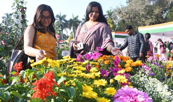 जनभवन में लगी प्रादेशिक फल, शाकभाजी एवं पुष्प प्रदर्शनी।