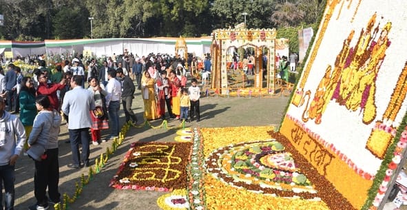 जनभवन में लगी प्रादेशिक फल, शाकभाजी एवं पुष्प प्रदर्शनी।