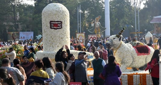 जनभवन में लगी प्रादेशिक फल, शाकभाजी एवं पुष्प प्रदर्शनी।