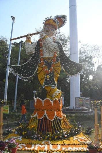 जनभवन में लगी प्रादेशिक फल, शाकभाजी एवं पुष्प प्रदर्शनी।