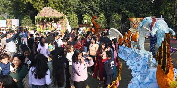 जनभवन में लगी प्रादेशिक फल, शाकभाजी एवं पुष्प प्रदर्शनी।