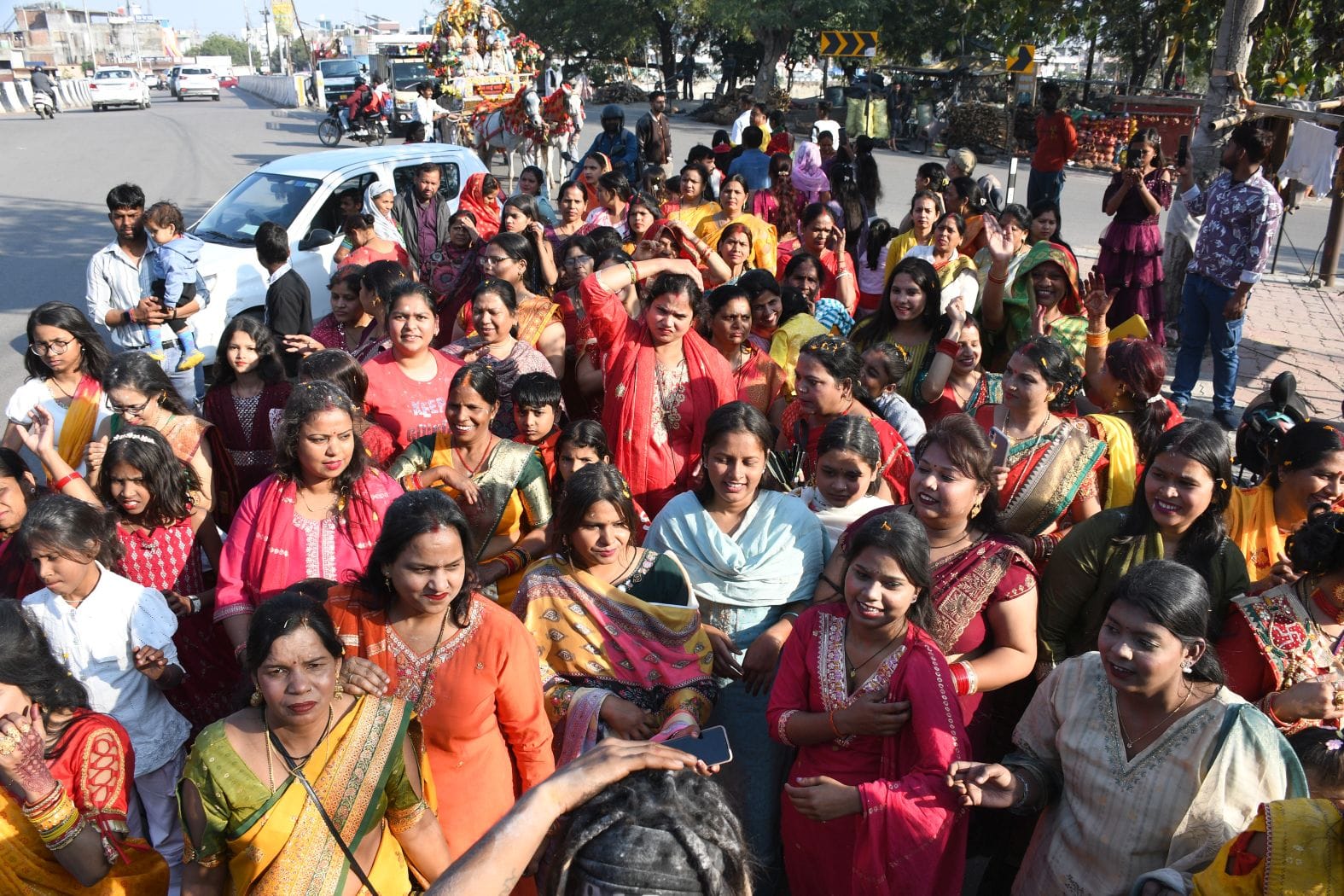 प्राण प्रतिष्ठा पर निकाली शोभा यात्रा