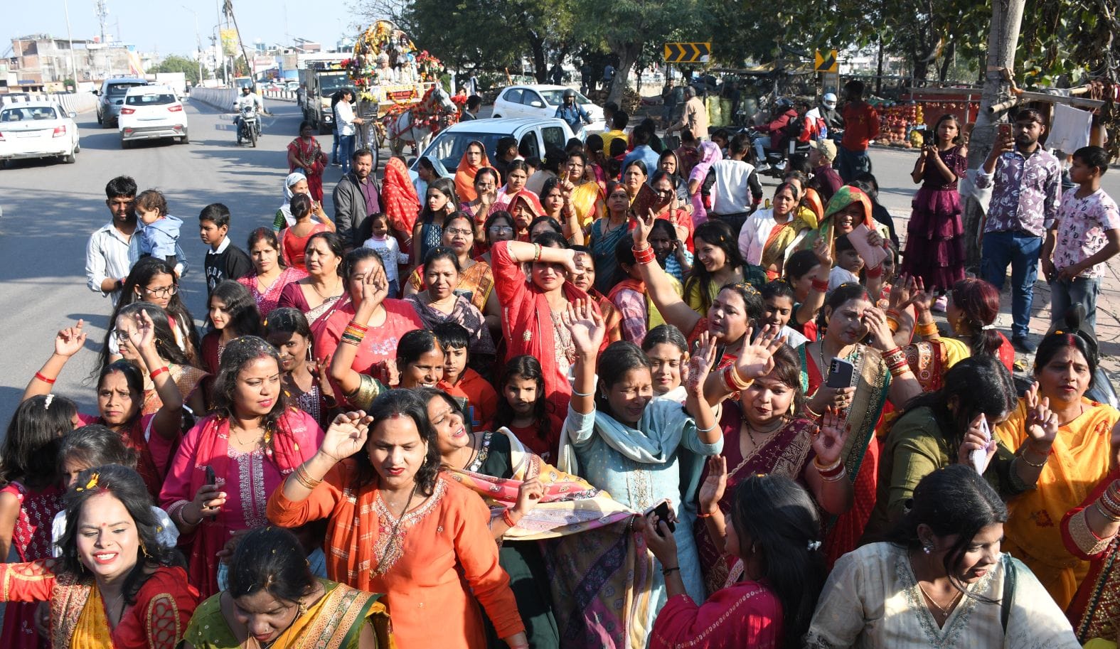 प्राण प्रतिष्ठा पर निकाली शोभा यात्रा