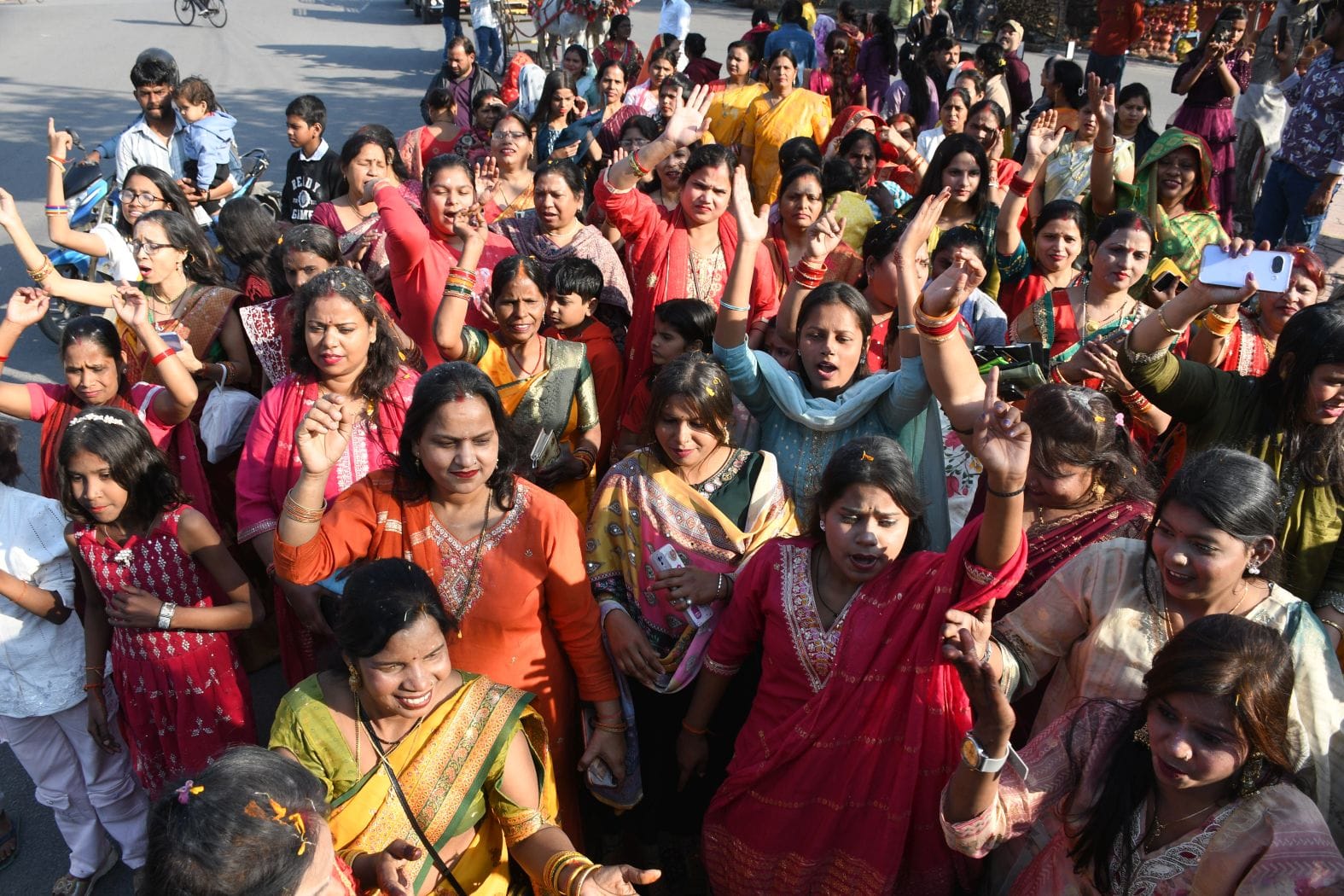 प्राण प्रतिष्ठा पर निकाली शोभा यात्रा