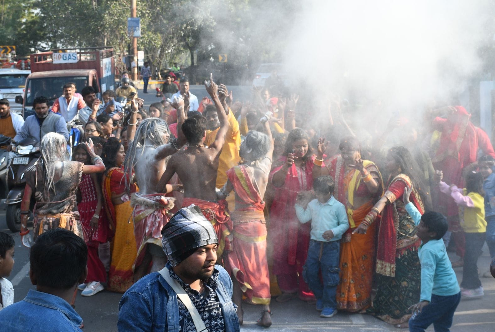 प्राण प्रतिष्ठा पर निकाली शोभा यात्रा