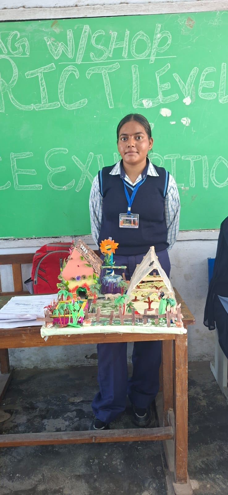 प्रदर्शनी के दौरान मॉडल की जानकारी लेते मुख्यातिथि व अन्य अधिकारी। प्रवक्ता प्रदर्शनी के दौरान मॉडल की जानकारी लेते मुख्यातिथि व अन्य अधिकारी। प्रवक्ता