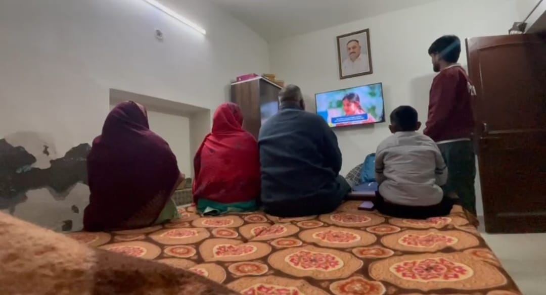 शहर के पुलिस लाइन राजकीय मॉडल संस्कृति स्कूल में परीक्षा पे चर्चा कार्यक्रम सुनते हुए डीईओ सुधी शहर के पुलिस लाइन राजकीय मॉडल संस्कृति स्कूल में परीक्षा पे चर्चा कार्यक्रम सुनते हुए डीईओ सुधी