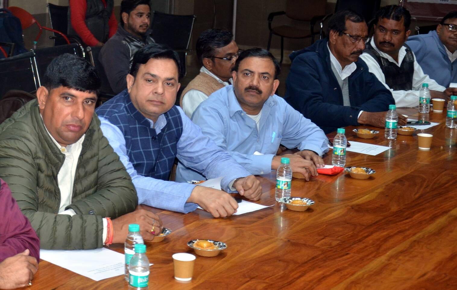 शामली नगर पालिका सभागार में आयोजित बोर्ड बैठक में बोलते नगर पालिका चेयरमैन अरविंद संगल । सं शामली नगर पालिका सभागार में आयोजित बोर्ड बैठक में बोलते नगर पालिका चेयरमैन अरविंद संगल । सं