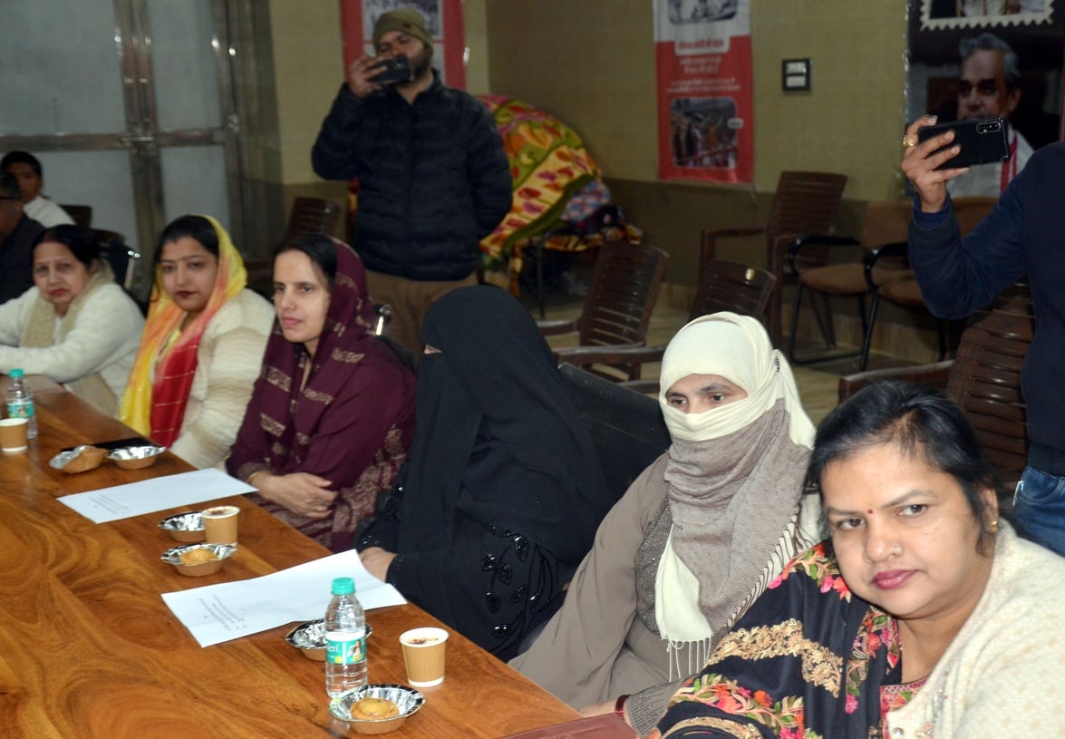 शामली नगर पालिका सभागार में आयोजित बोर्ड बैठक में बोलते नगर पालिका चेयरमैन अरविंद संगल । सं शामली नगर पालिका सभागार में आयोजित बोर्ड बैठक में बोलते नगर पालिका चेयरमैन अरविंद संगल । सं