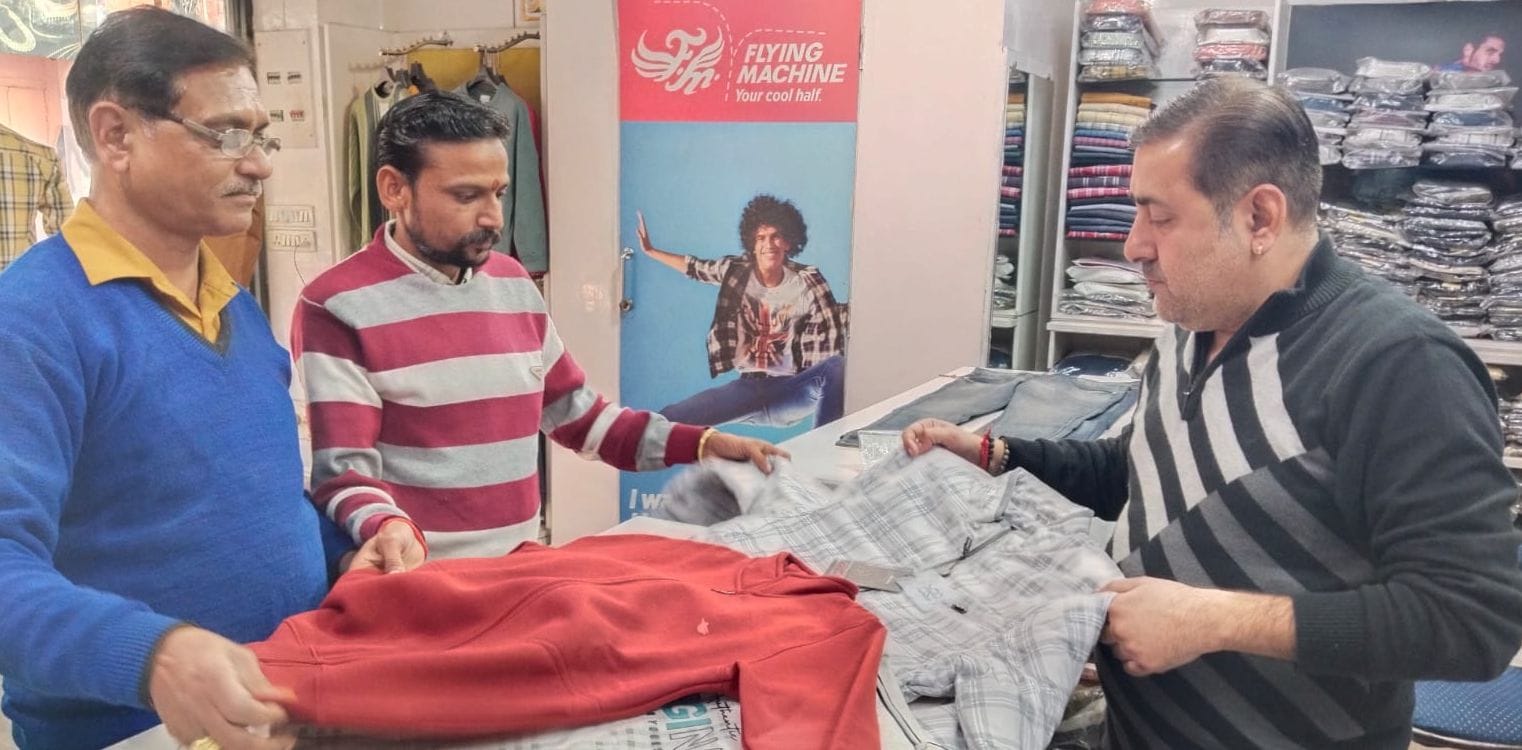 आशू कपूर,दुकानदार। आशू कपूर,दुकानदार।