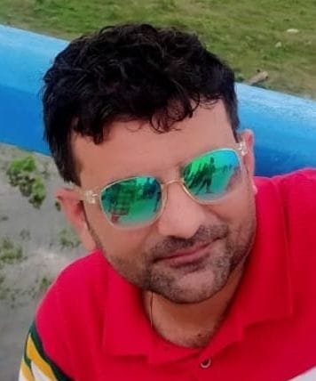 आशू कपूर,दुकानदार। आशू कपूर,दुकानदार।