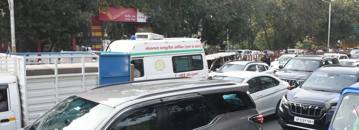 जनभवन के पास लगा जाम।