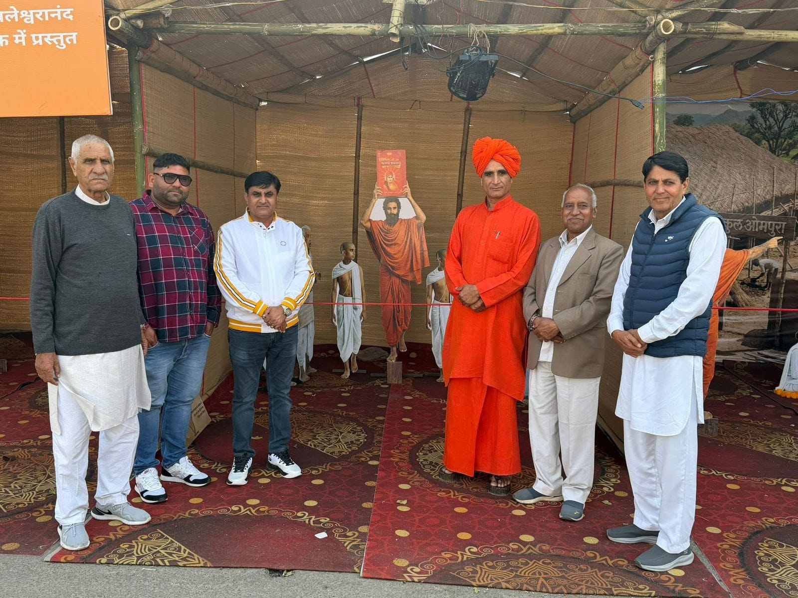 कुरुक्षेत्र। स्वामी सम्पूर्णानंद के साथ जिला परिषद के वाइस चेयरमैन चौधरी धर्मपाल डीपी। विज्ञप्त