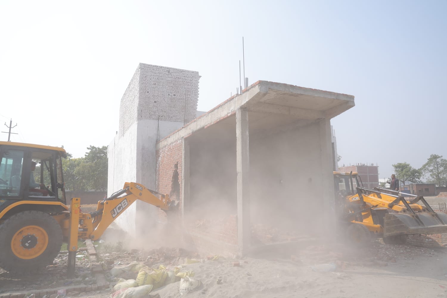मेडा के प्रवर्तन दल ने ध्वस्त किए अवैध निर्माण