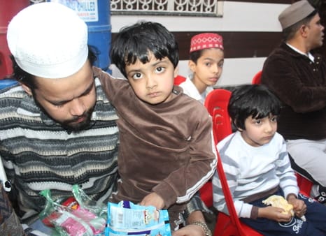 नौचंदी थाना क्षेत्र के जैदीफार्म गली नंबर एक गोलीबारी की वारदात में हुई हत्या के बाद मृतक असलम 