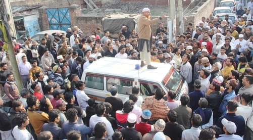 नौचंदी थाना क्षेत्र के जैदीफार्म गली नंबर दो में हुई हत्या की वारदार में गोली लगने से घायल शोएब
