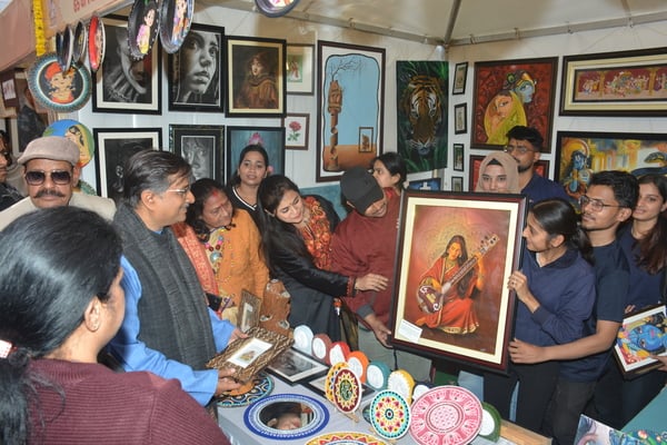 प्रो. एस. प्रणाम की लाइव पेंटिंग ने जीता दिल