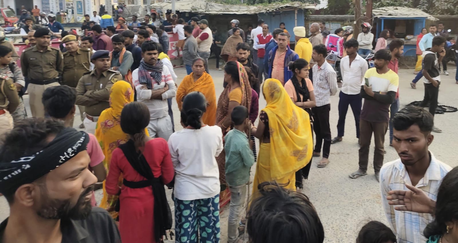 सड़क जाम मुआवजा को लेकर