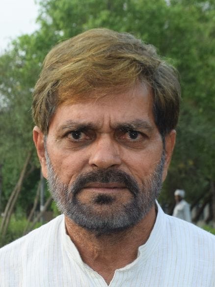 28 सेक्टर एक में टूटी सड़क । स्रोत सेक्टरवासी 28 सेक्टर एक में टूटी सड़क । स्रोत सेक्टरवासी