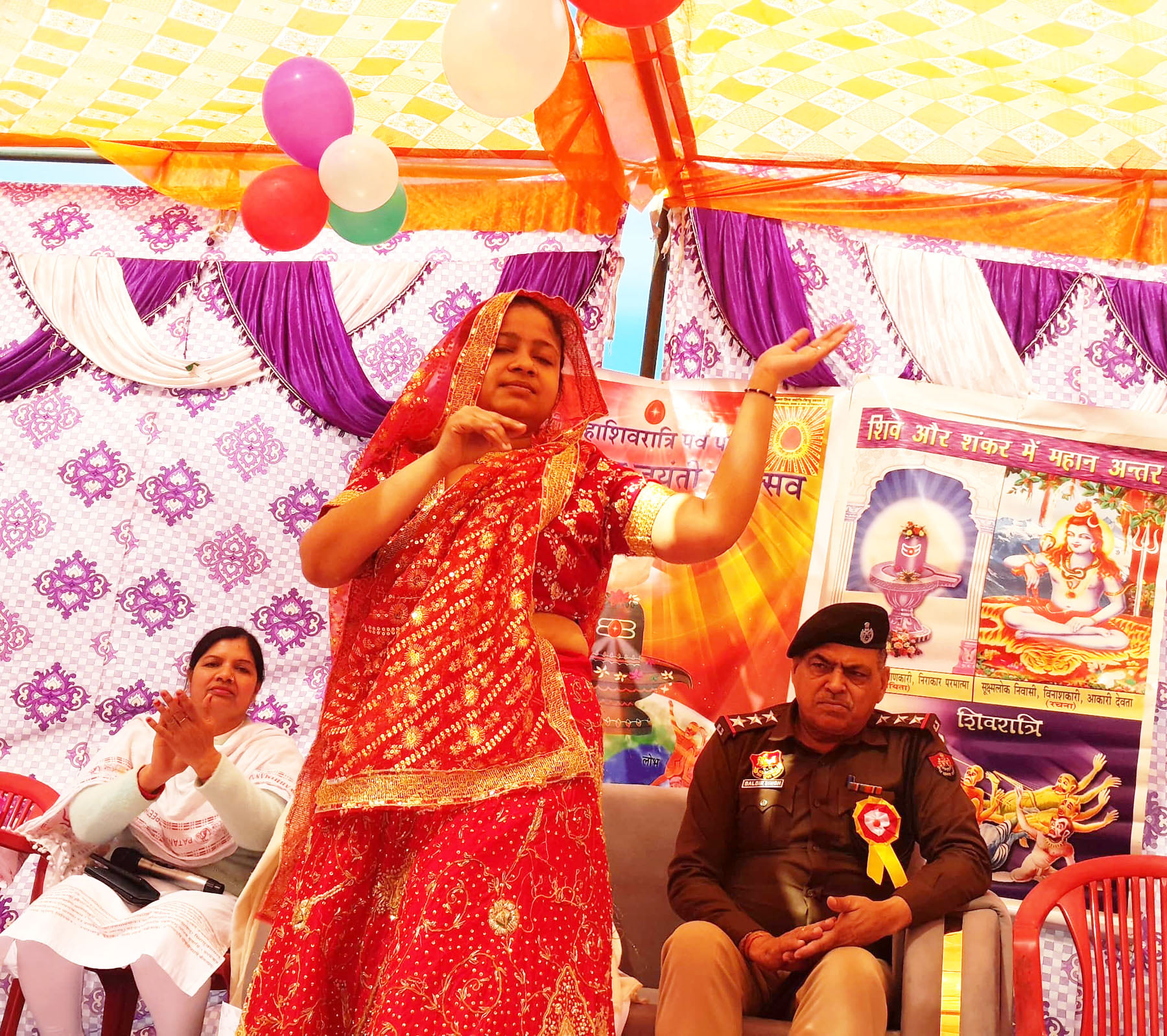 8केएलटी1: दीप जला कर कार्यक्रम की शुरूआत करते मुख्यातिथि