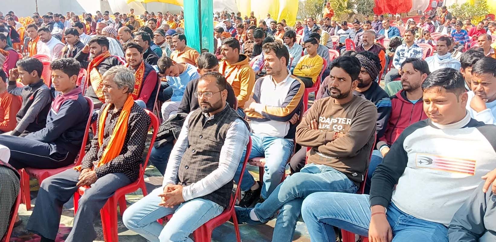 बाबा चौकसी नाथ हिंदू सम्मेलन में कार्यक्रम प्रस्तुत करते बच्चे। स्रोत: संस्था बाबा चौकसी नाथ हिंदू सम्मेलन में कार्यक्रम प्रस्तुत करते बच्चे। स्रोत: संस्था