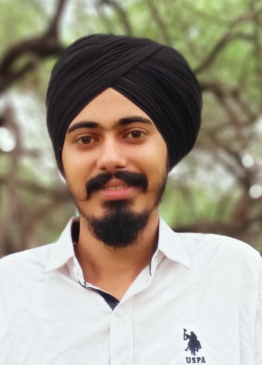 कुरुक्षेत्र। मोहन नगर चौक पर रात को   घूमते बेसहारा गोवंश। संवाद