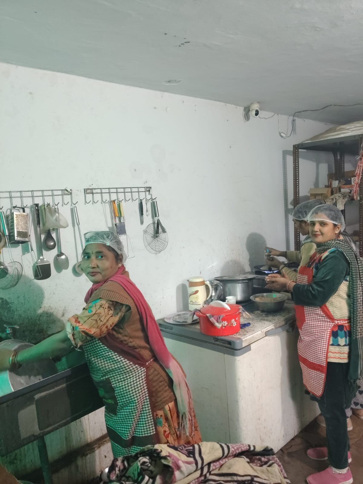 कार्यक्रम में पुष्पा को सम्मानित करते सीएम नायब सैनी। स्वयं कार्यक्रम में पुष्पा को सम्मानित करते सीएम नायब सैनी। स्वयं