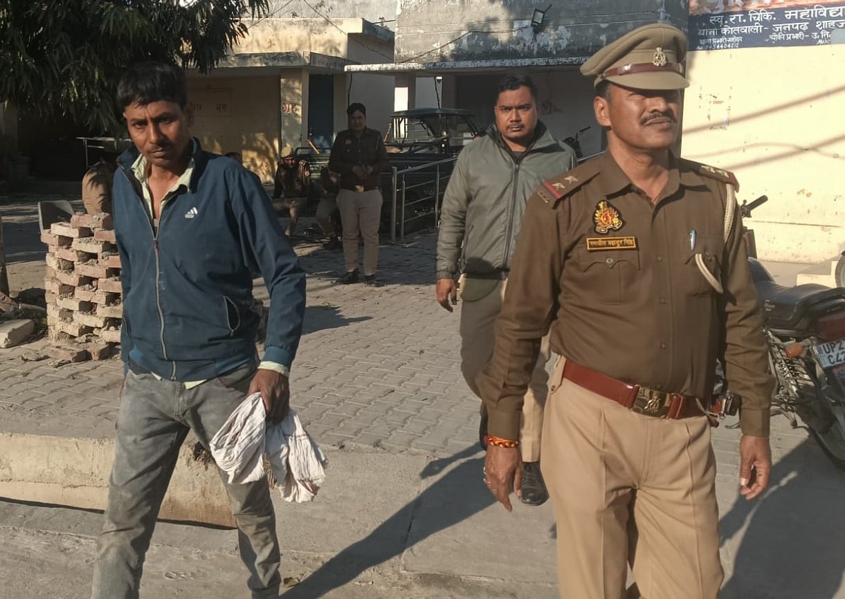 मारपीट का आरोप लगाते मृतक अंकित के परिजन। संवाद मारपीट का आरोप लगाते मृतक अंकित के परिजन। संवाद