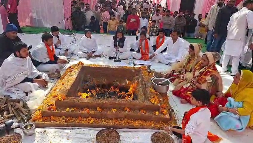 नन्ही कामाक्षी, गांव महलाना में जिसका नामकरण संस्कार समारोह एक ऐतिहासिक यादगार बन गया। संवाद नन्ही कामाक्षी, गांव महलाना में जिसका नामकरण संस्कार समारोह एक ऐतिहासिक यादगार बन गया। संवाद