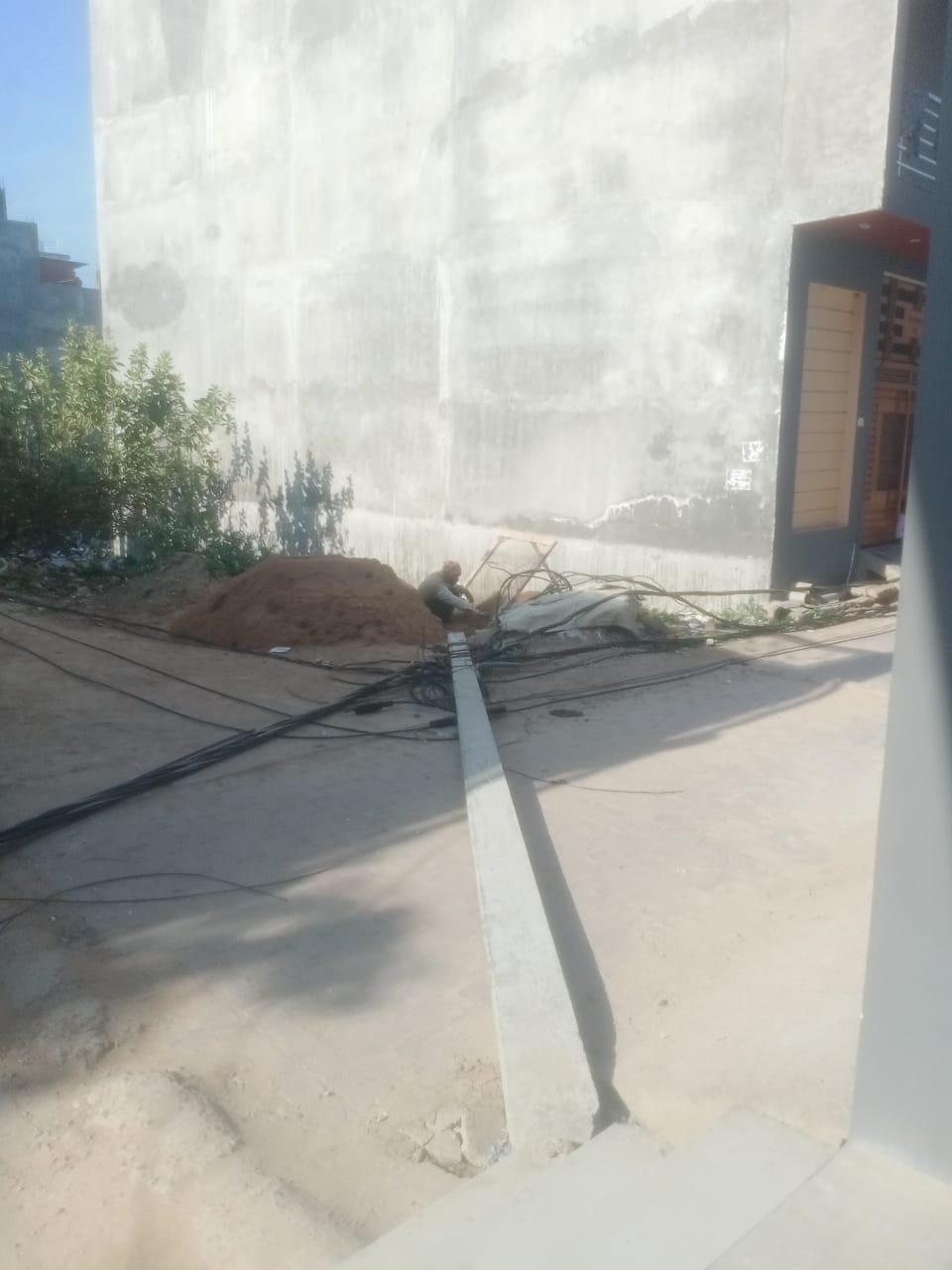 टूटा खंभा।