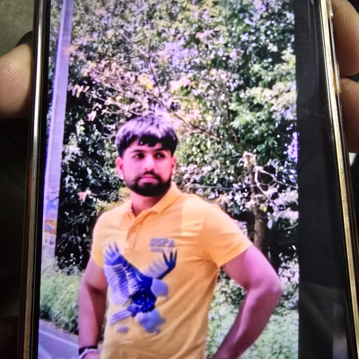 विलाप करते मृतक आदित्य के दादा। संवाद