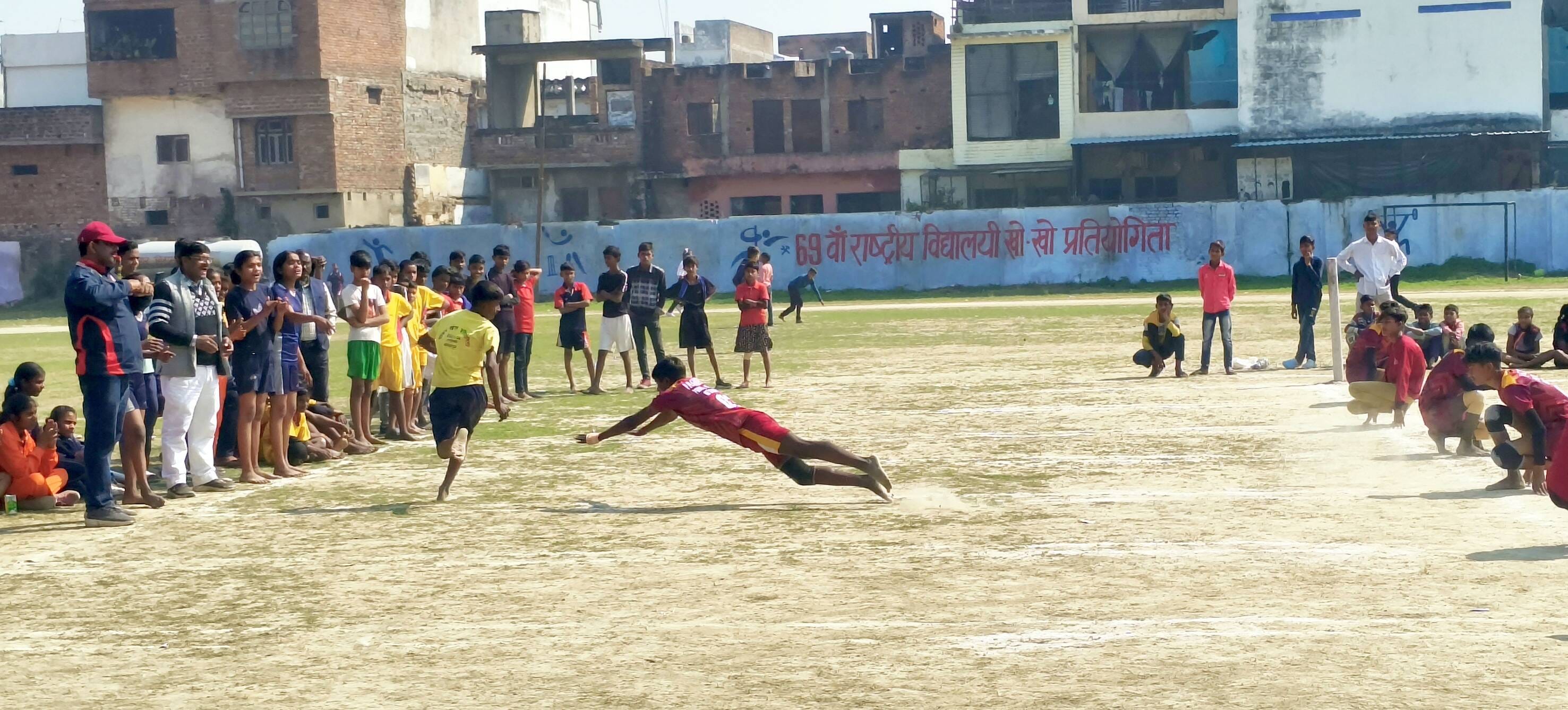 22-डॉ. भीमराव अंबेडकर विद्यालय क्रीड़ा संस्थान में कबड्डी प्रतियोगिता में अंक लेने के बाद अपने 